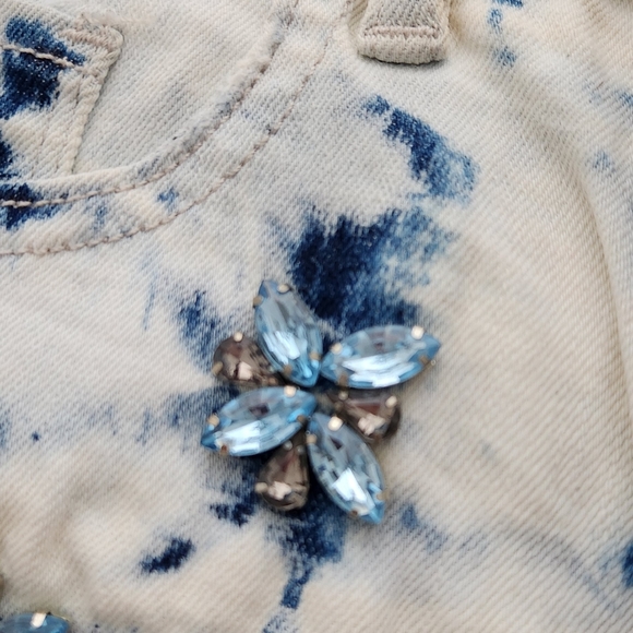 JUICY COUTURE TIE DYE EMBELLISHED SHORTS - Picture 7 of 11